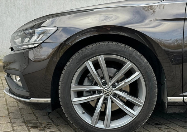 Volkswagen Passat cena 119900 przebieg: 67940, rok produkcji 2019 z Chełmno małe 277